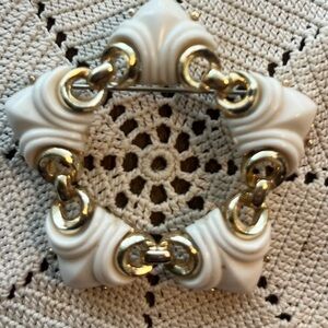 Vintage Thermoset Lucite Link Circle Brooch White & Gold Mid Century 1950s